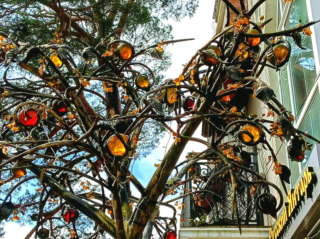 Monument to the Amber Tree-斯韦特洛戈尔斯克必去景点