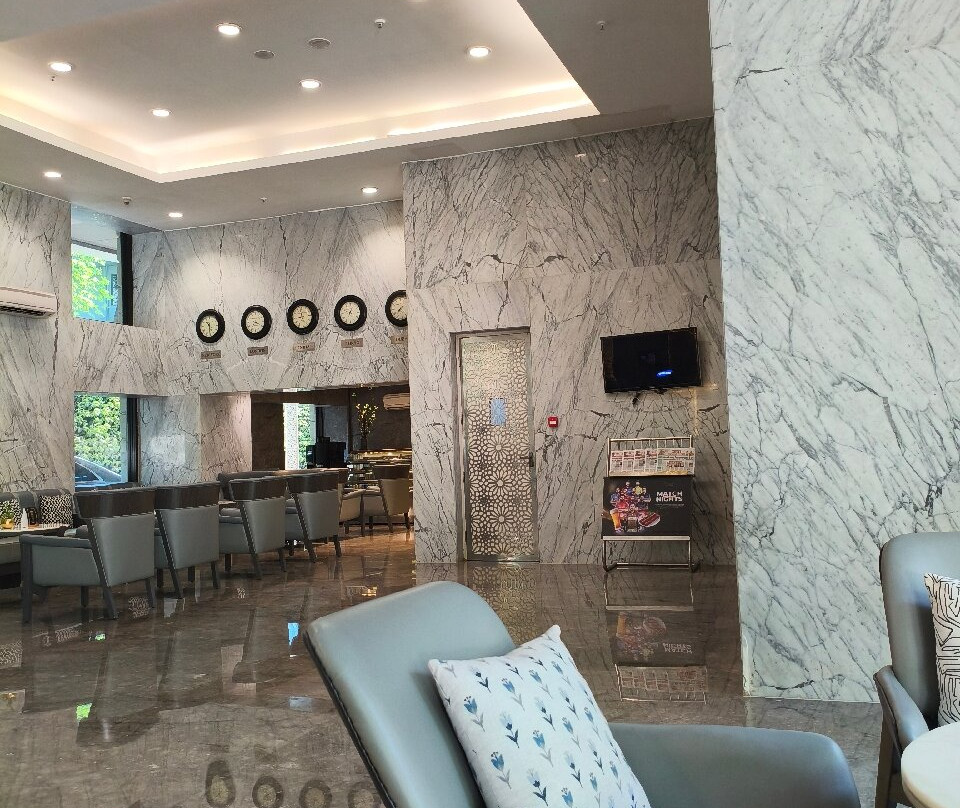 孟买金翅雀酒店主图