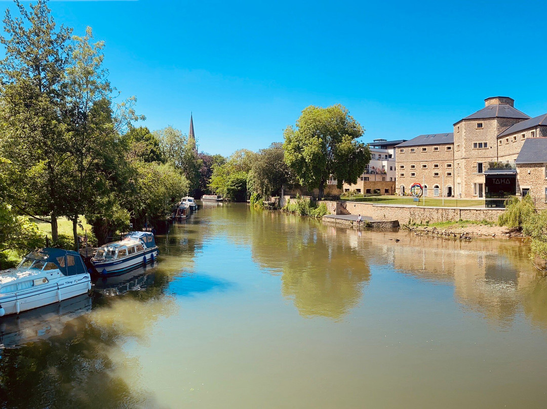 牛津阿宾顿希尔顿花园酒店主图