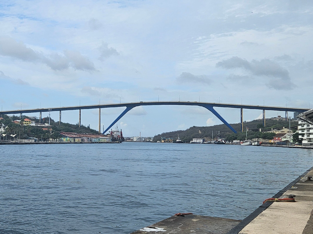 Queen Juliana Bridge-威廉斯塔德必去景点