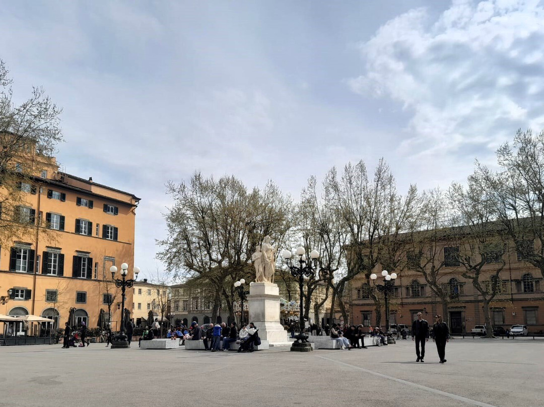 Piazza Napoleone-卢卡必去景点