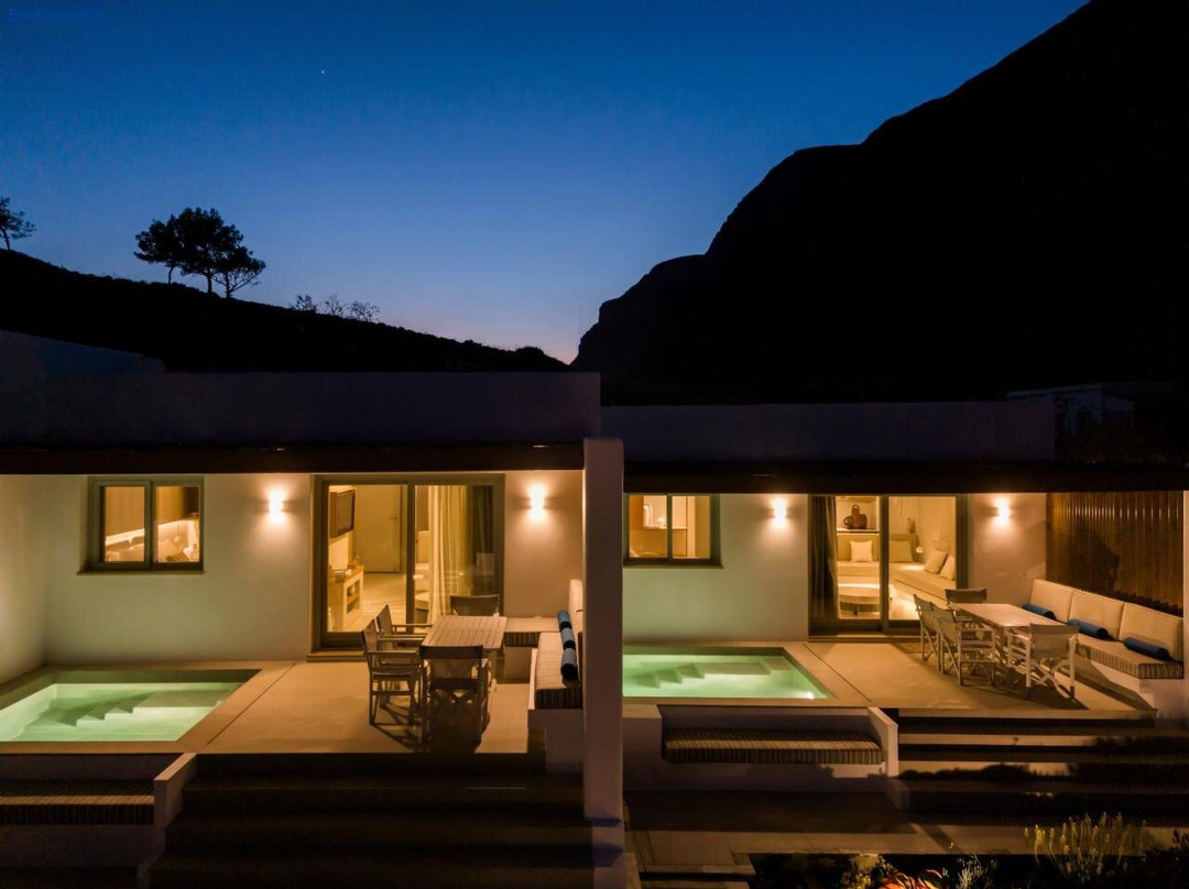 Pefki Luxury Suites