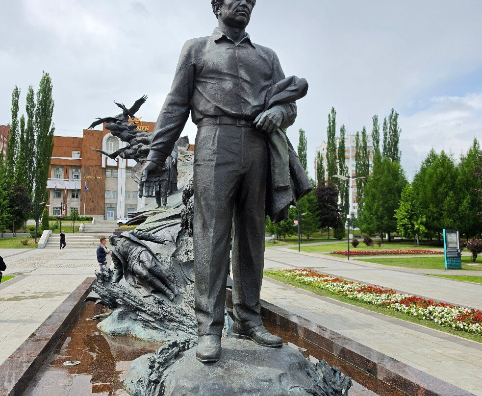 Monument Mustai Karim-乌法必去景点