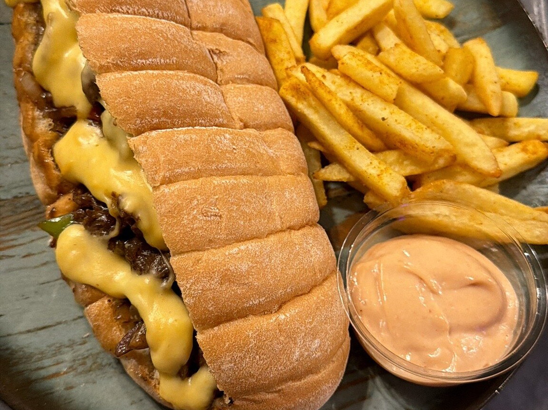 Octa Cafe & Lounge