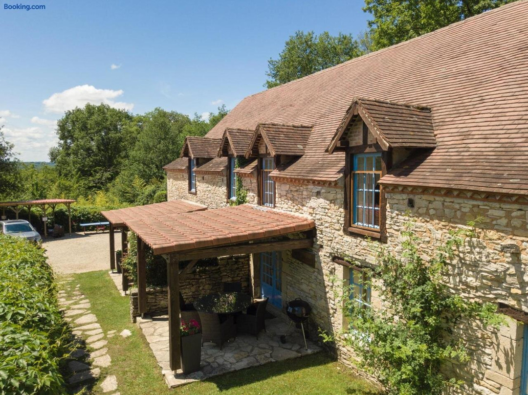 Domaine Pagel Gite nature piscine chauffee vaste jardin avec activites enfants