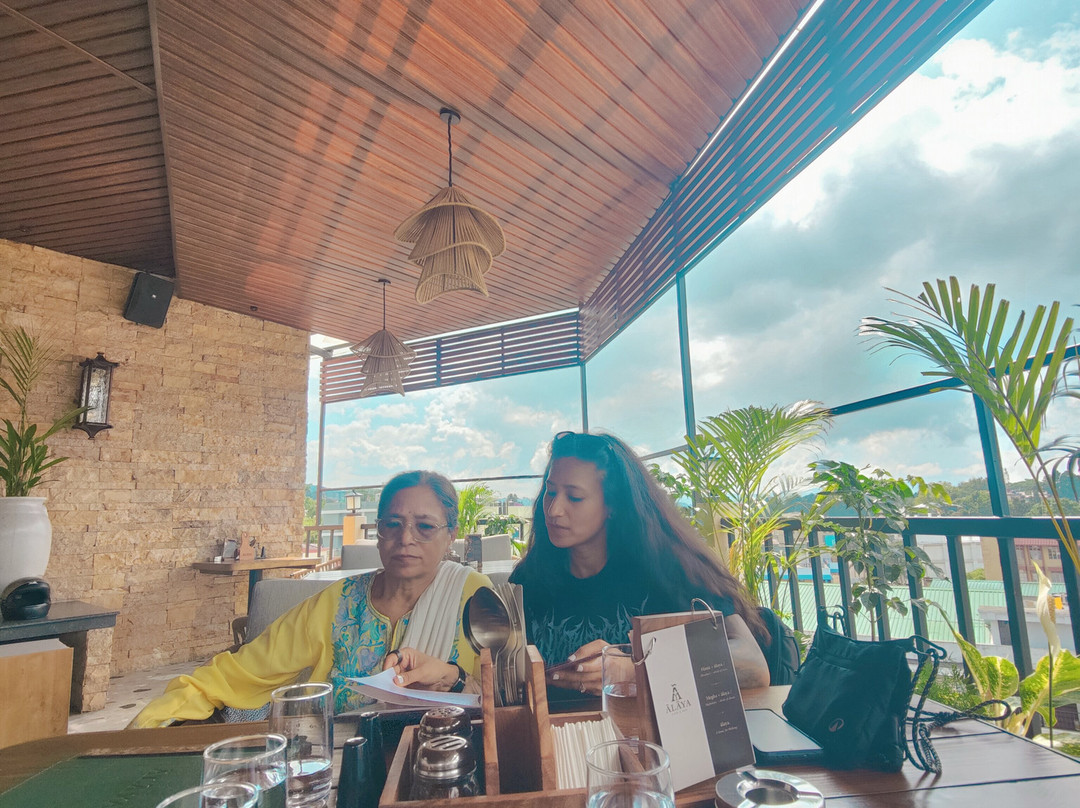 Alaya Cafe & Bar