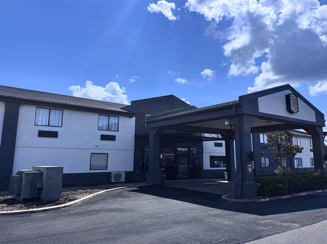 Raymond酒店住宿-Super 8 by Wyndham Clinton