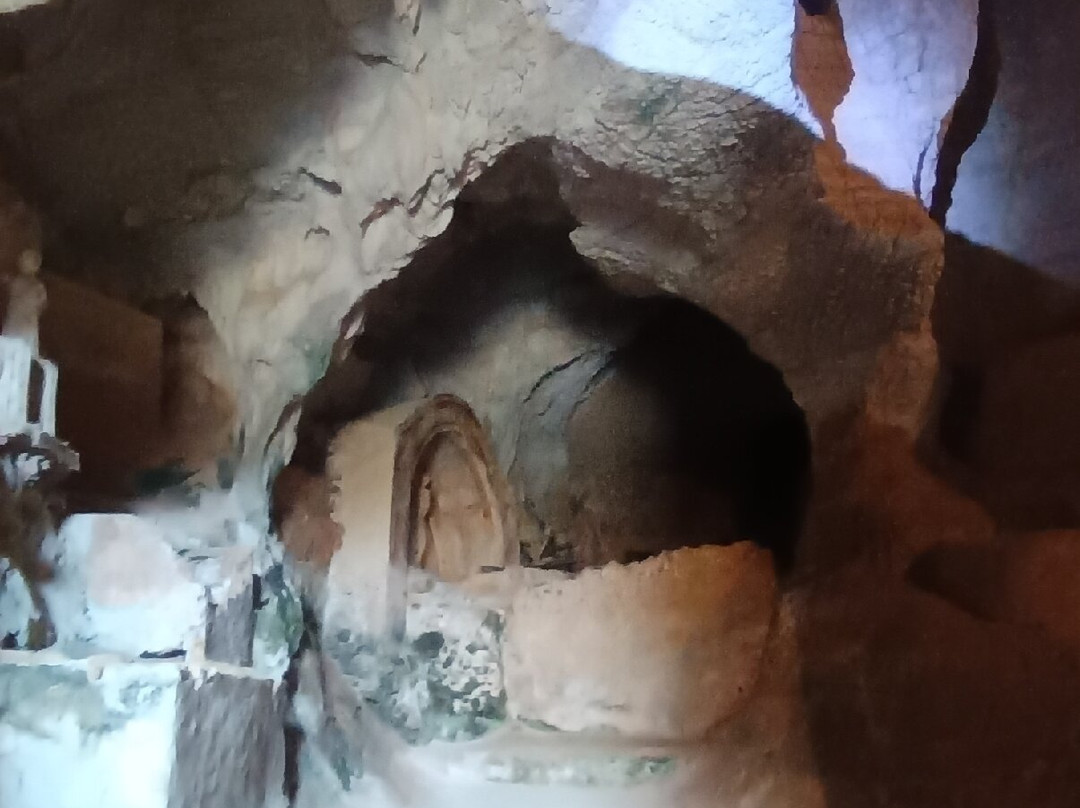 Grotta del Santuario di San Michele Arcangelo-Sant'Angelo a Fasanella必去景点