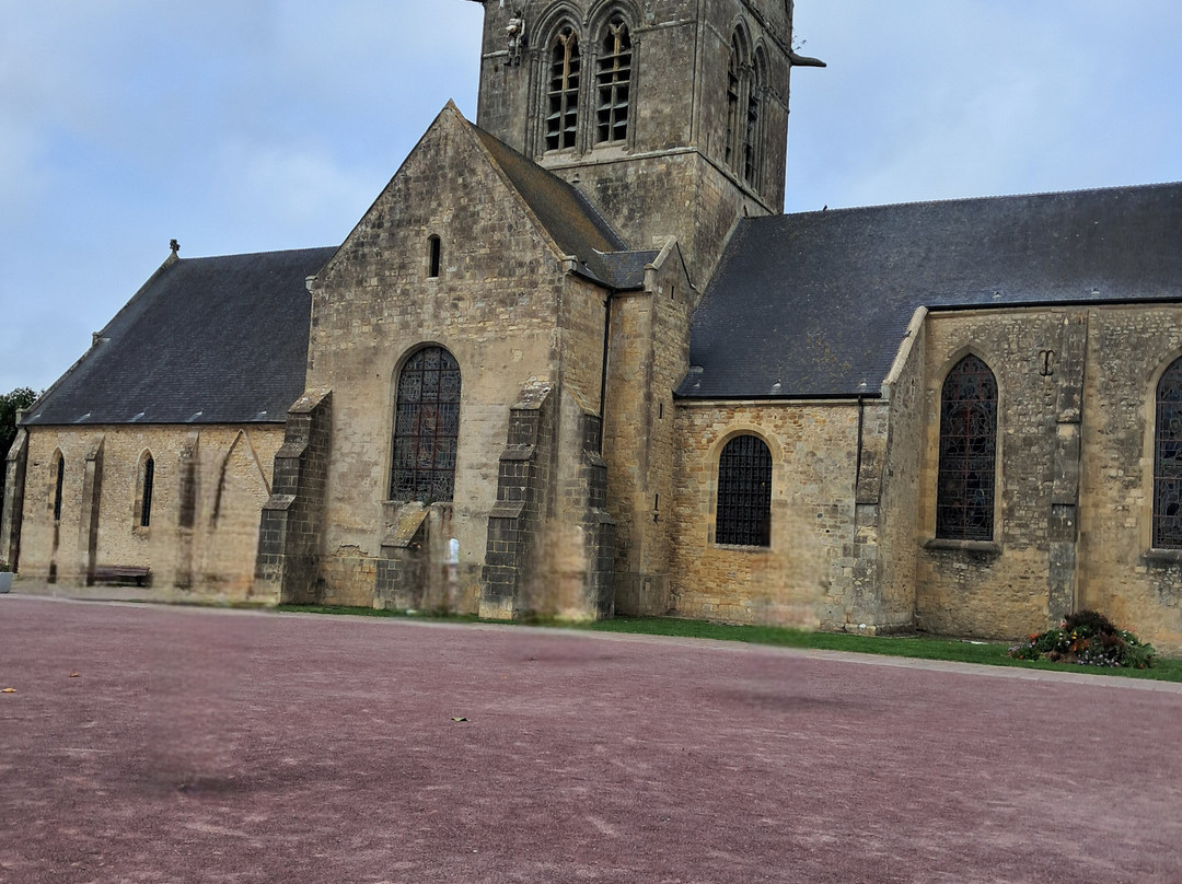 Sainte-Mere-Eglise Church-Sainte-Mere-Eglise必去景点