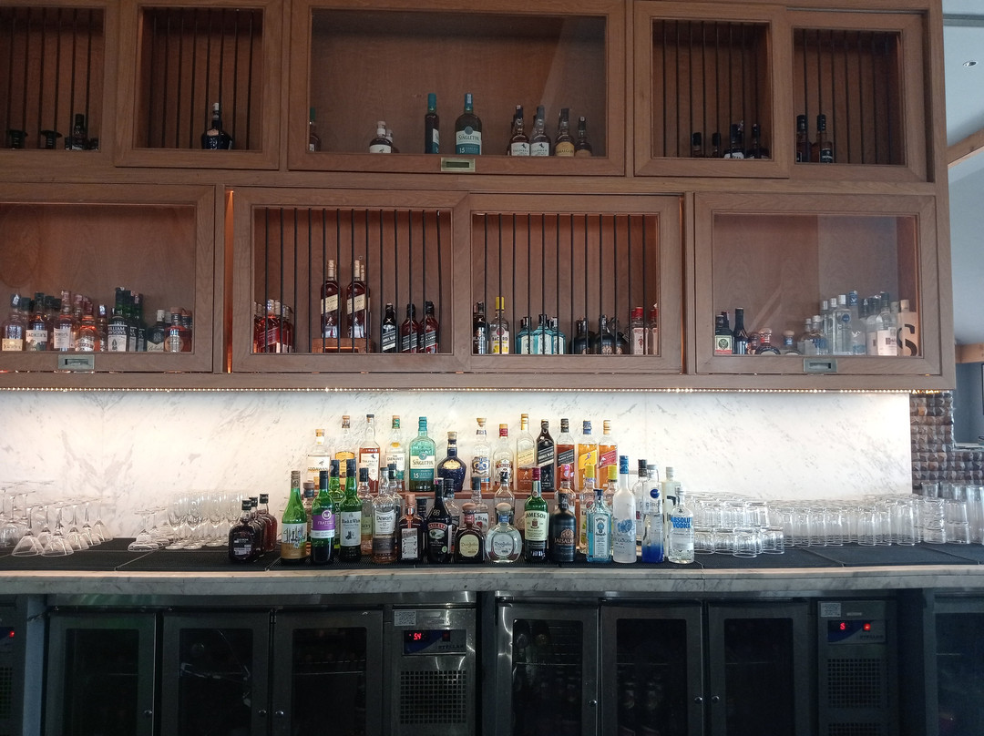 Upper Deck Bar & Lounge-维沙哈巴南必去景点