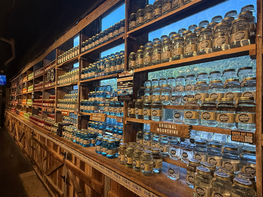 Ole Smoky Distillery - The Holler-盖林柏格必去景点