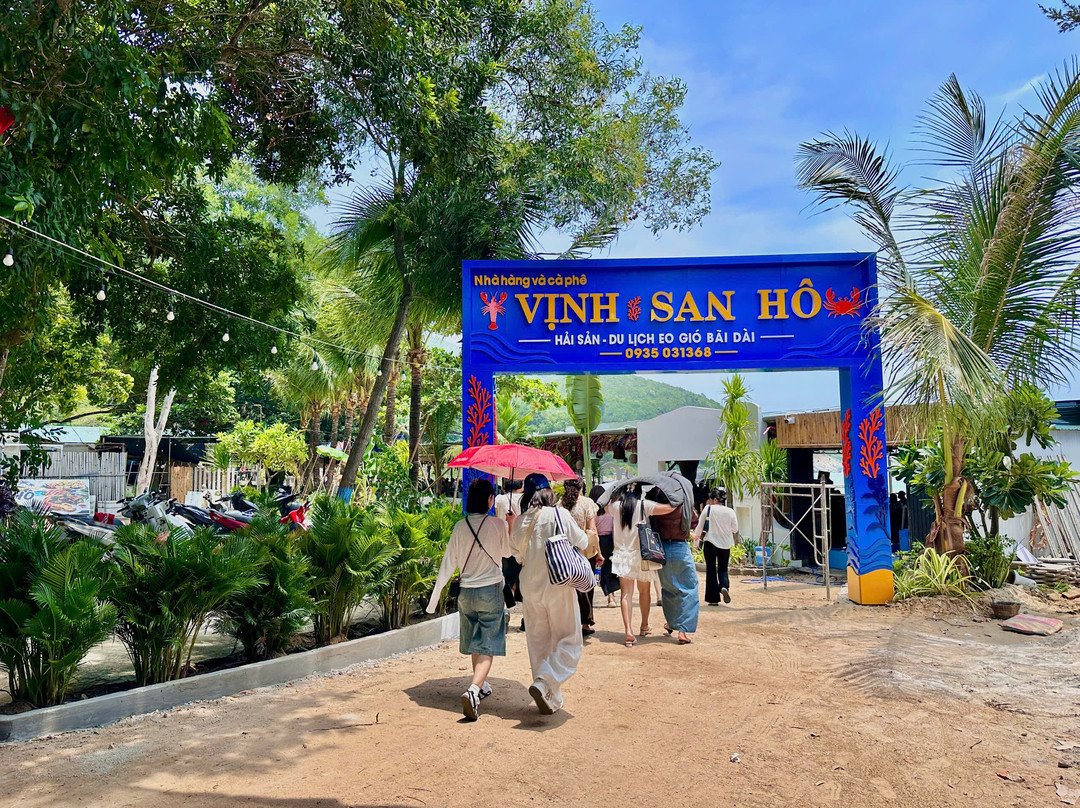 Rang Dong Seafood Restaurant - Eo Gió, Bai Dai Beach