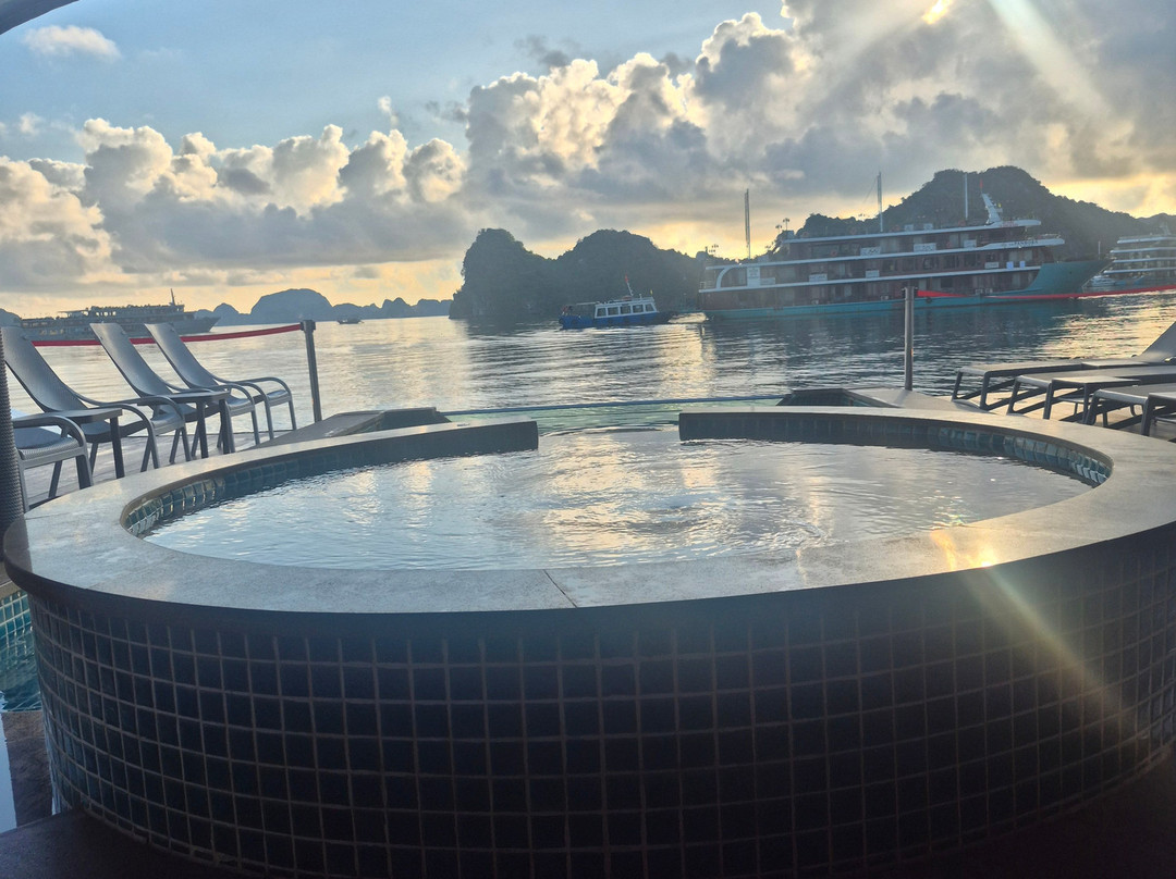 Halong Capella Cruise-海防必去景点