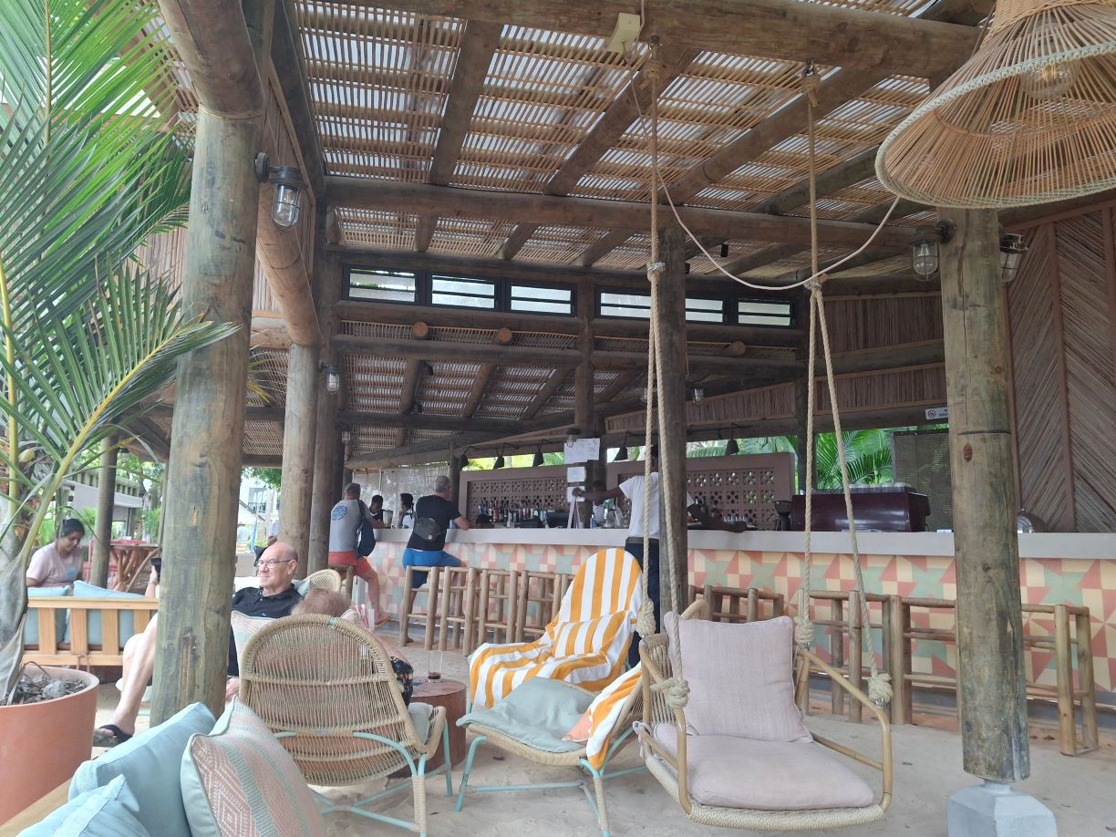 拉维纳拉态度酒店-旅行者