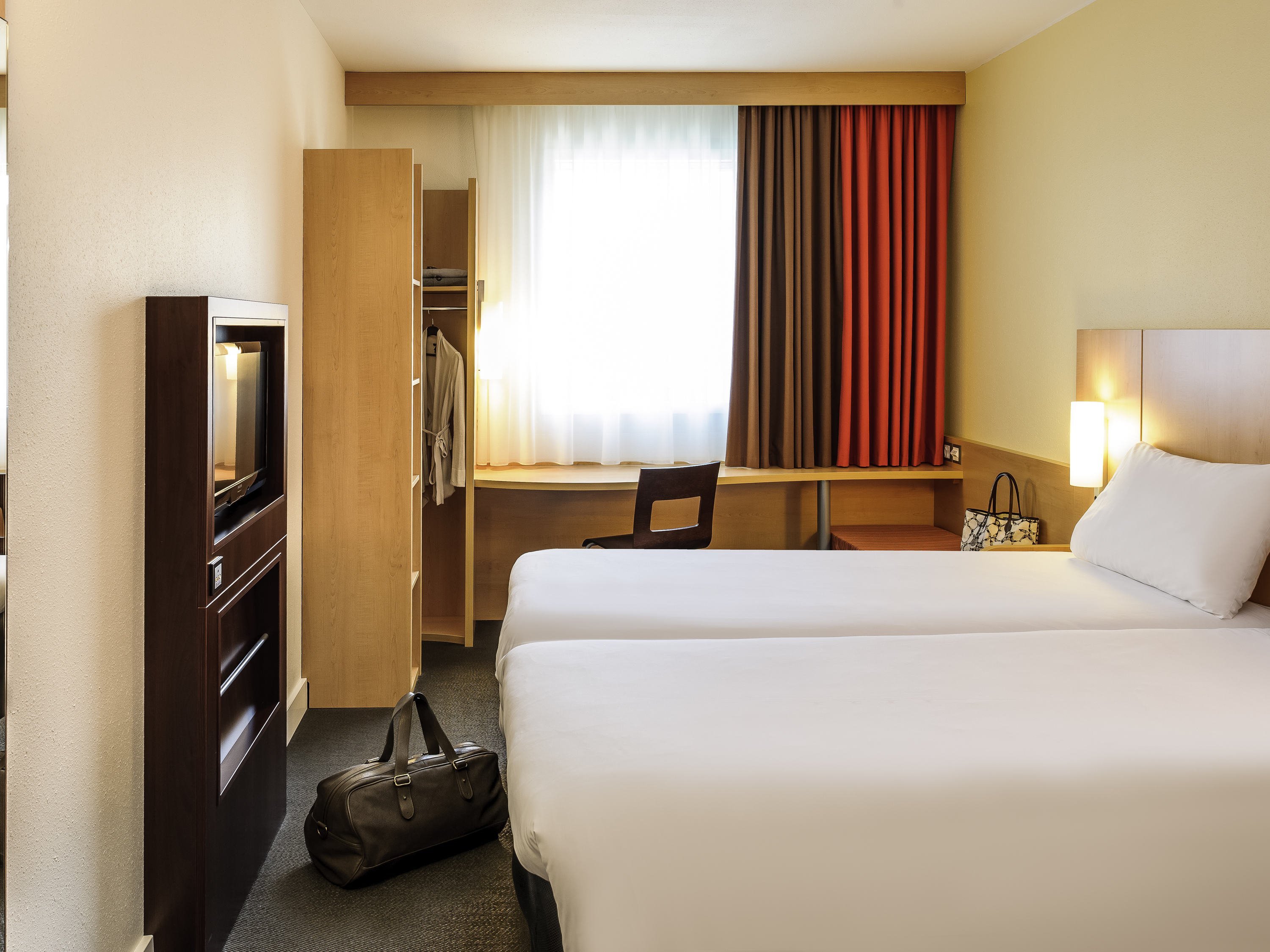 Ibis Lugano Paradiso-官方