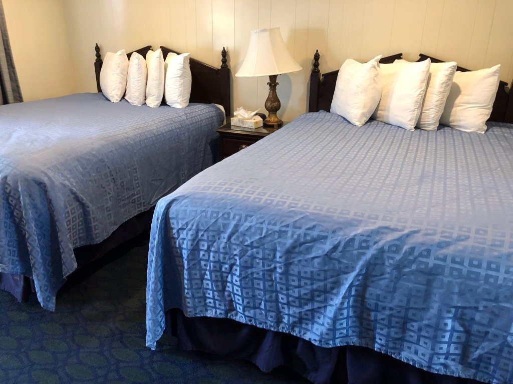 Waves Oceanfront Resort-官方