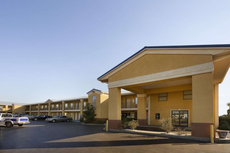 Super 8 by Wyndham Monroe-官方