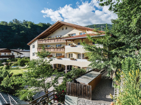 Saldur Small Active Hotel