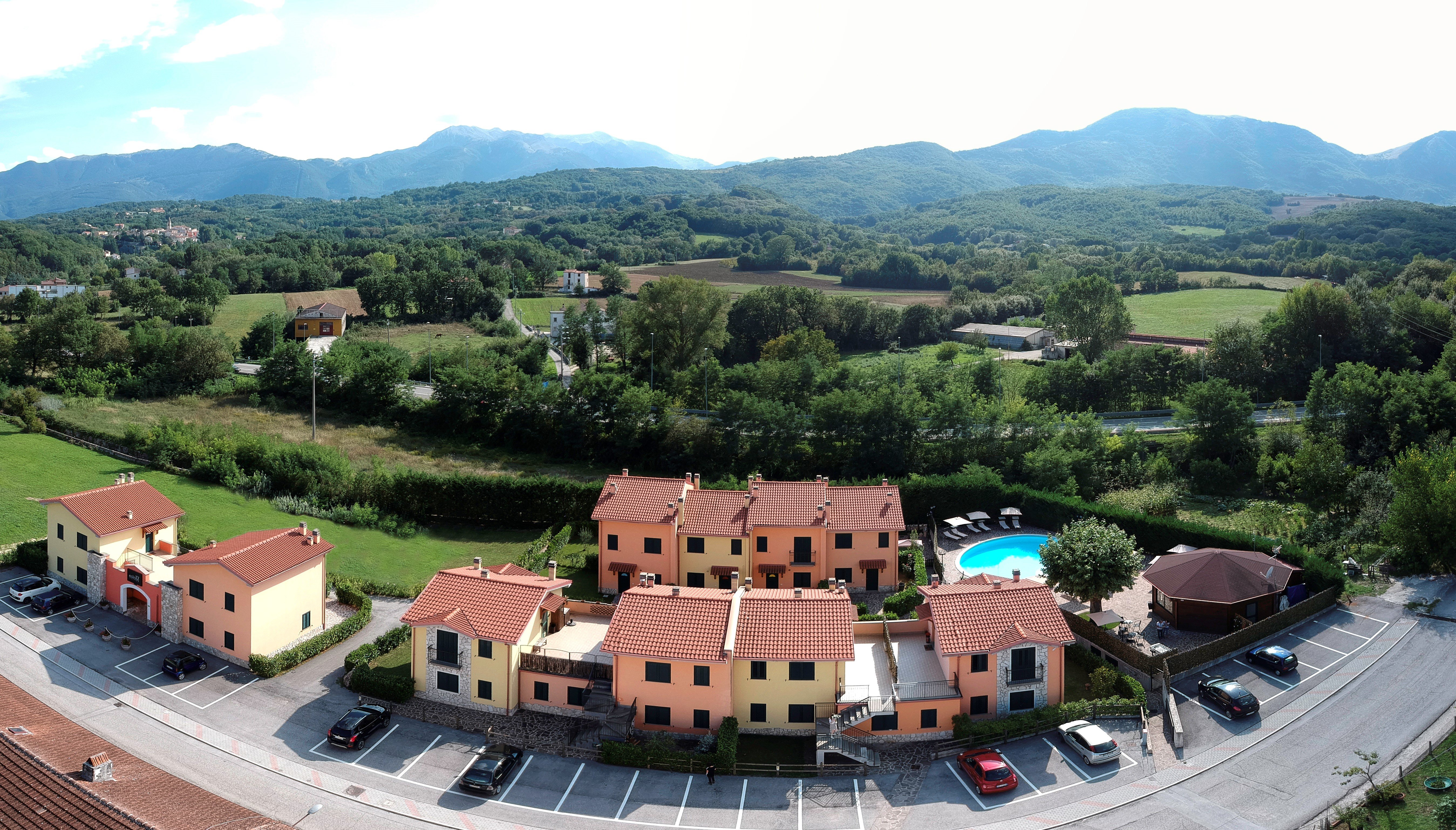 esiloM Aparthotel-官方