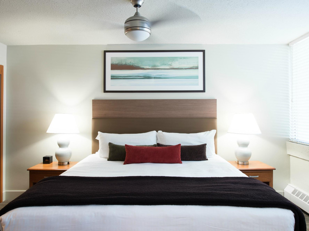 UBC西海岸套房酒店