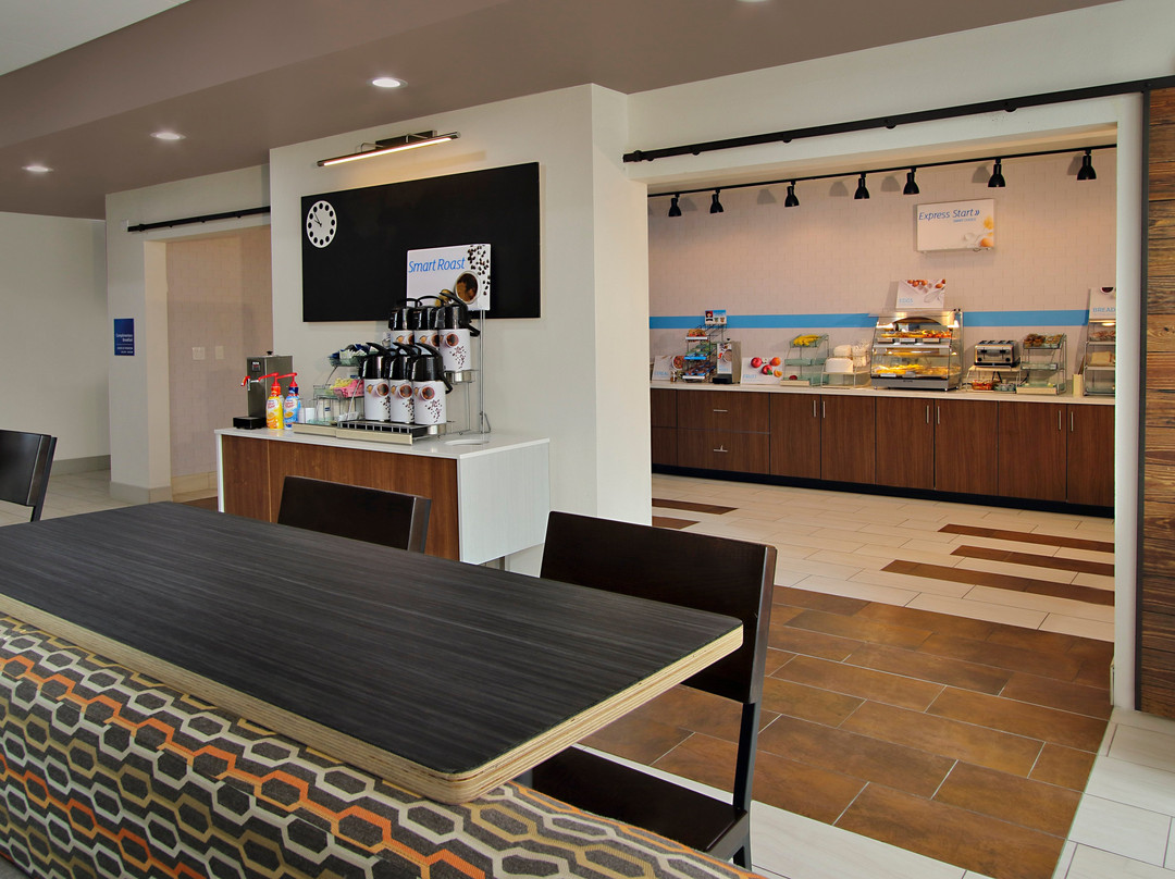 Holiday Inn Express & Suites Brookshire - Katy Freeway By IHG主图