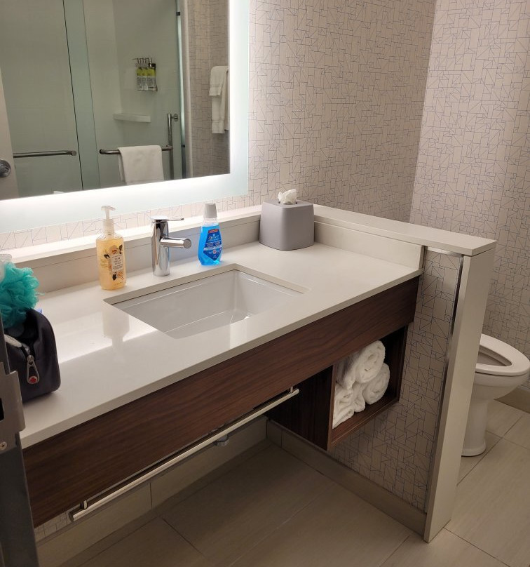 Holiday Inn Express Kingston West By IHG主图