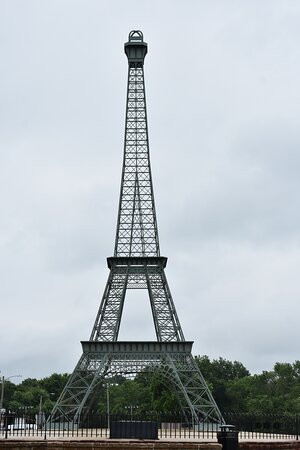 Eiffel Tower Park-Paris必去景点