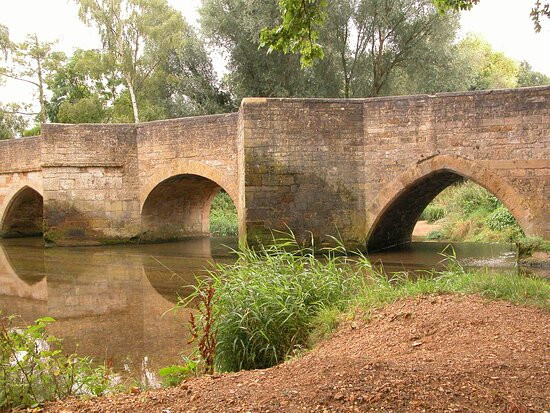 Geddington Bridge景点图片