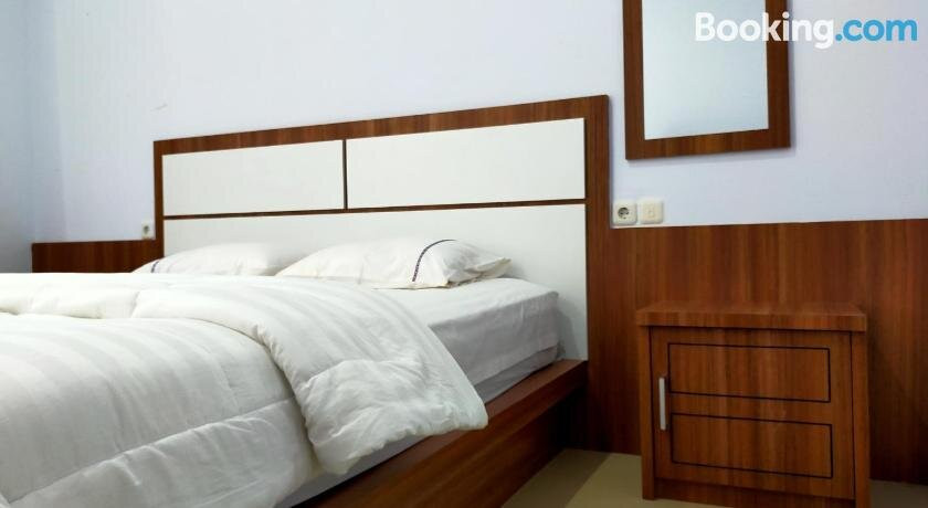 RedDoorz @ Sunset Resort Bau Bau
