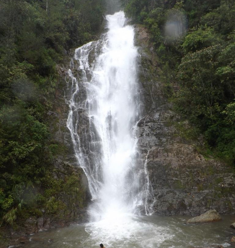 Sarambu Assing Waterfall景点图片