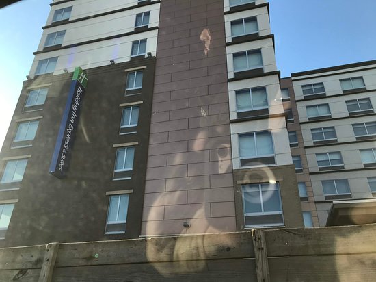 Holiday Inn Express & Suites Louisville Downtown By IHG-浴室