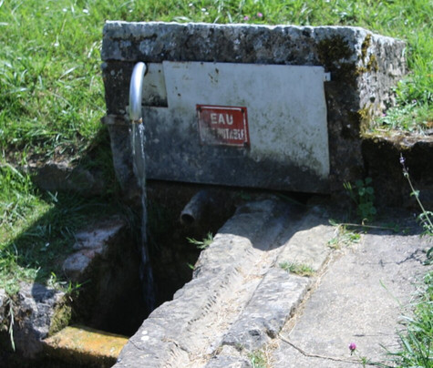 Le Lavoir Et La Source Chevignez