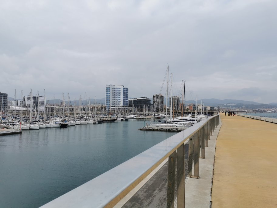 Puerto De Badalona景点图片
