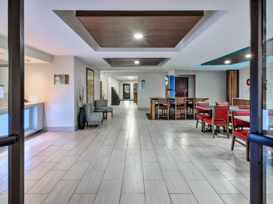 Holiday Inn Express & Suites Three Rivers by IHG主图