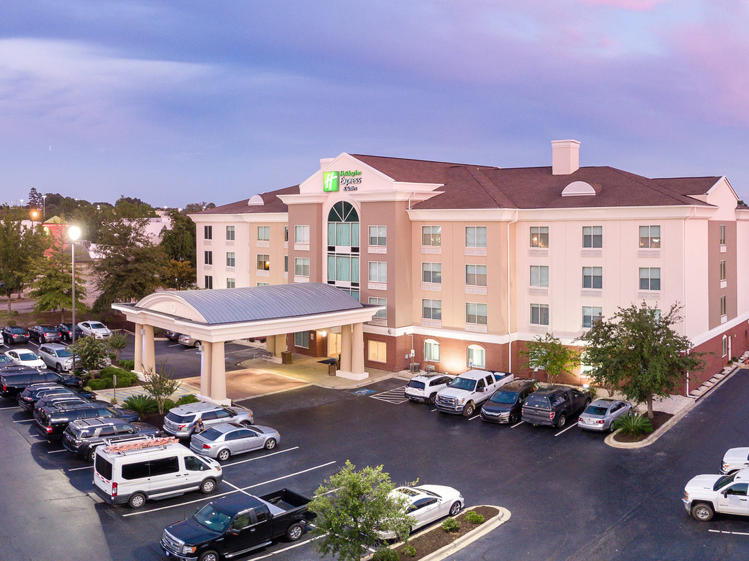 Holiday Inn Express & Suites Columbia-I-26 @ Harbison Blvd by IHG主图