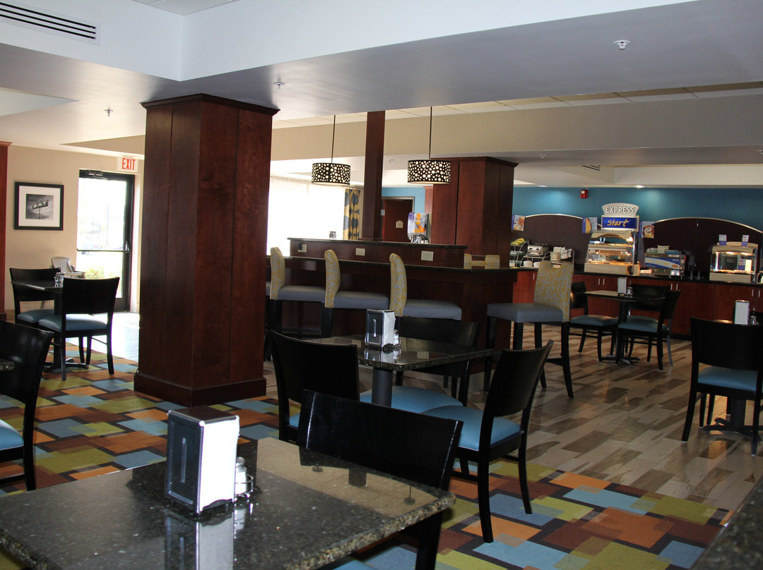 Holiday Inn Express & Suites Roanoke Rapids SE by IHG主图