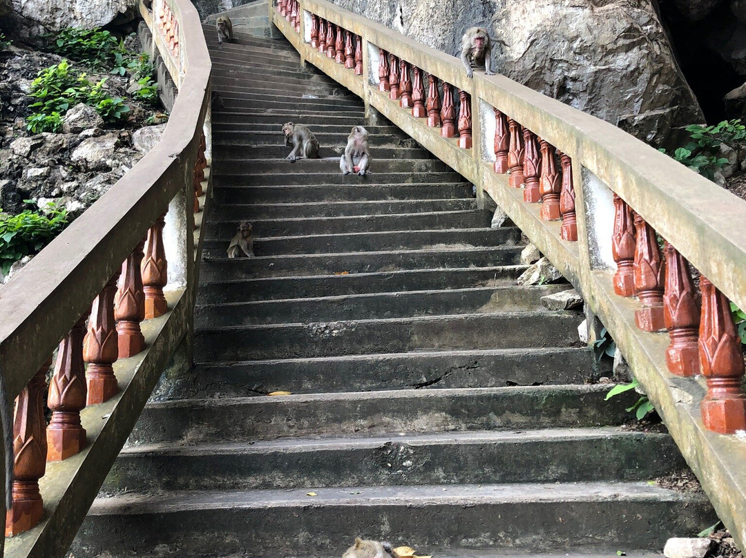Wat Tham Khao Chakan景点图片