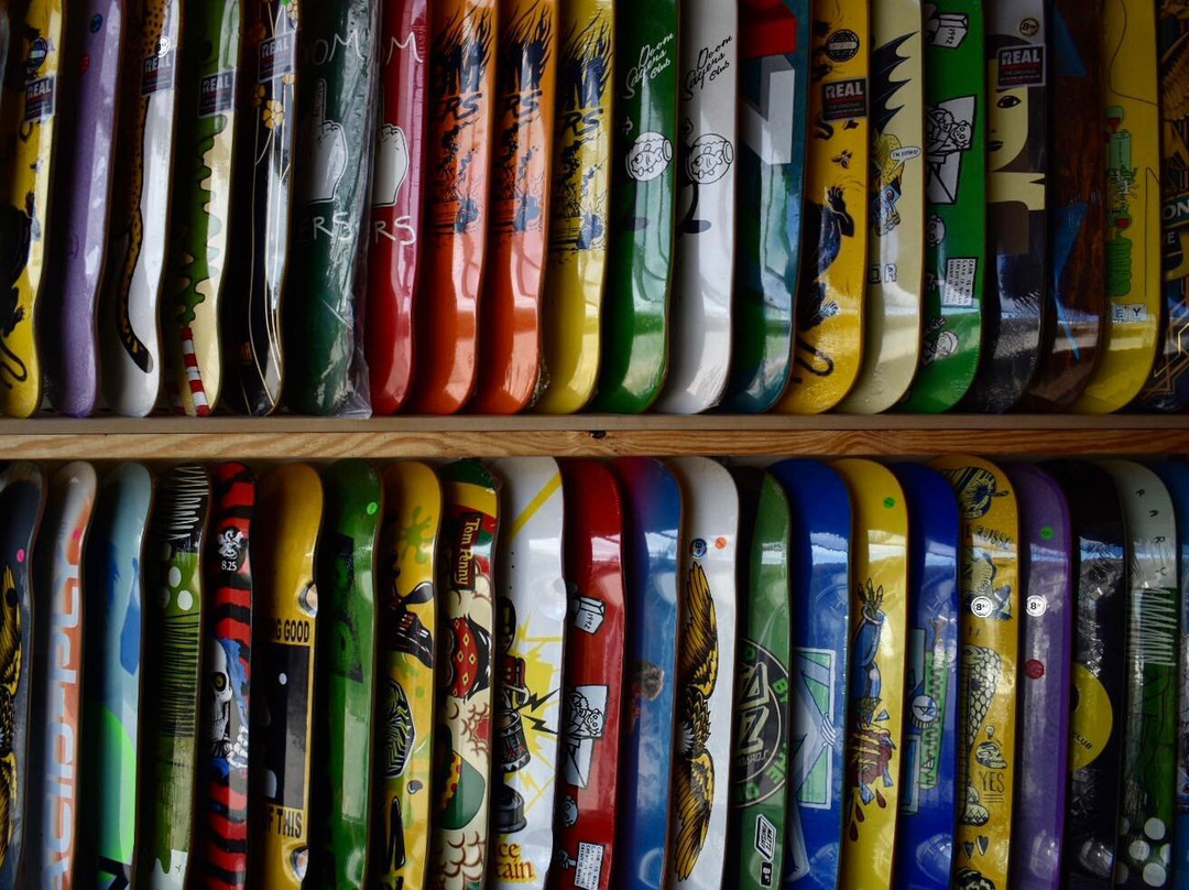 Dixon旅游景点-Skyview Skateshop