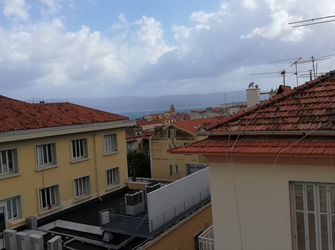 拿破仑酒店主图