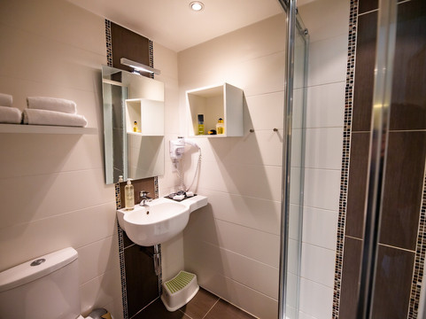 迪南城堡原生酒店主图