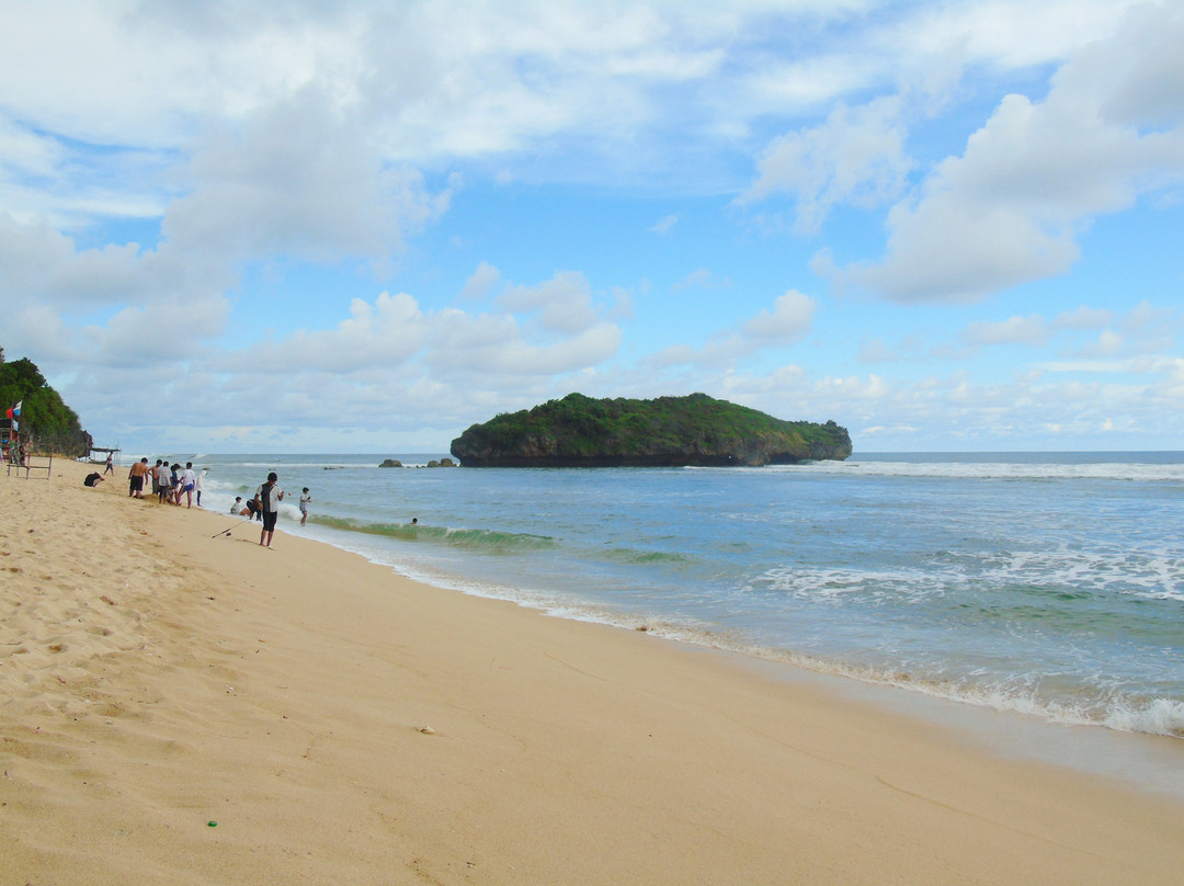 Sadranan Beach景点图片