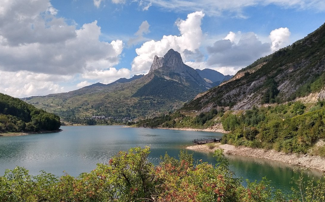 Embalse de Lanuza-韦斯卡省必去景点