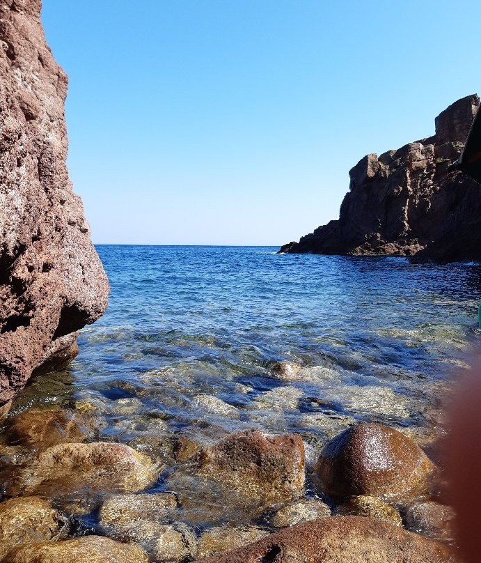 Cala dello Zurletto-Capraia Isola必去景点