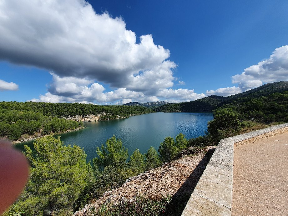 Le Barrage de Bimont景点图片
