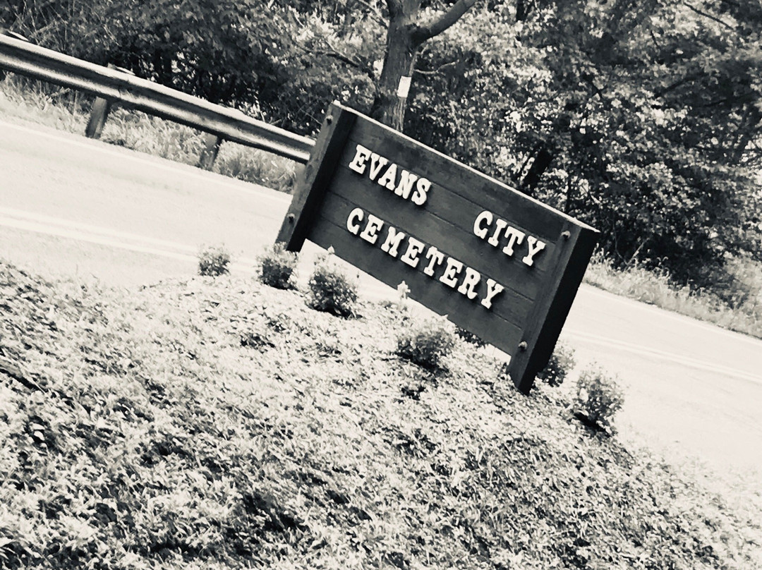 Evans City Cemetery景点图片