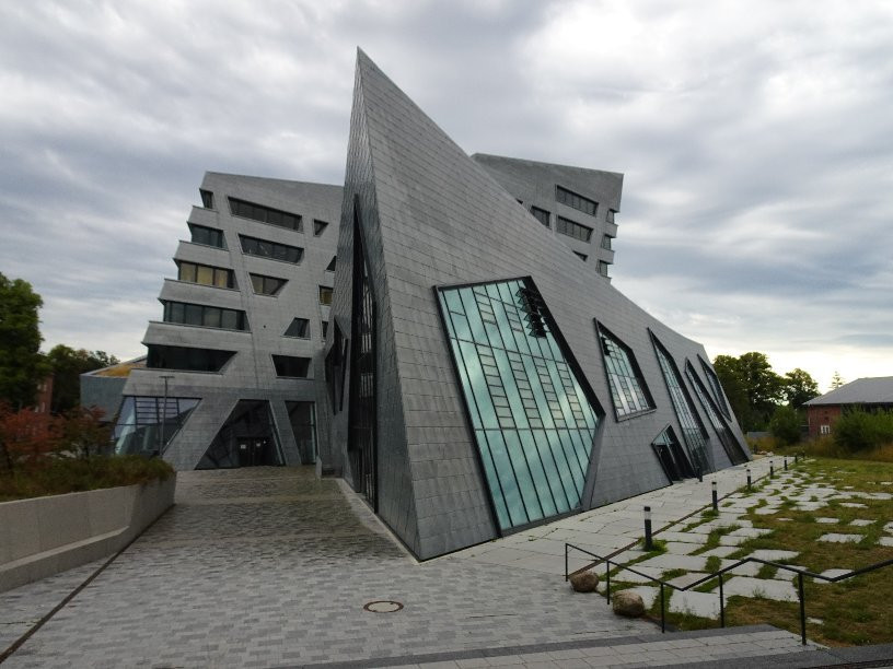 Zentralgebaude Leuphana Universitaet-吕讷堡必去景点