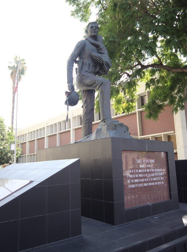 Safe In His Arms-里弗赛德必去景点