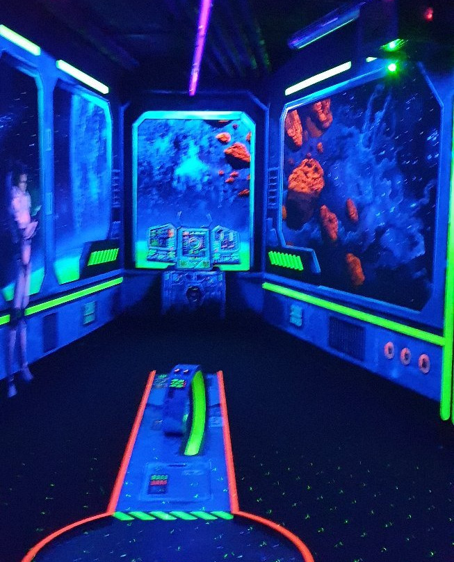 Simigolf 3D Schwarzlicht Indoor Minigolf景点图片