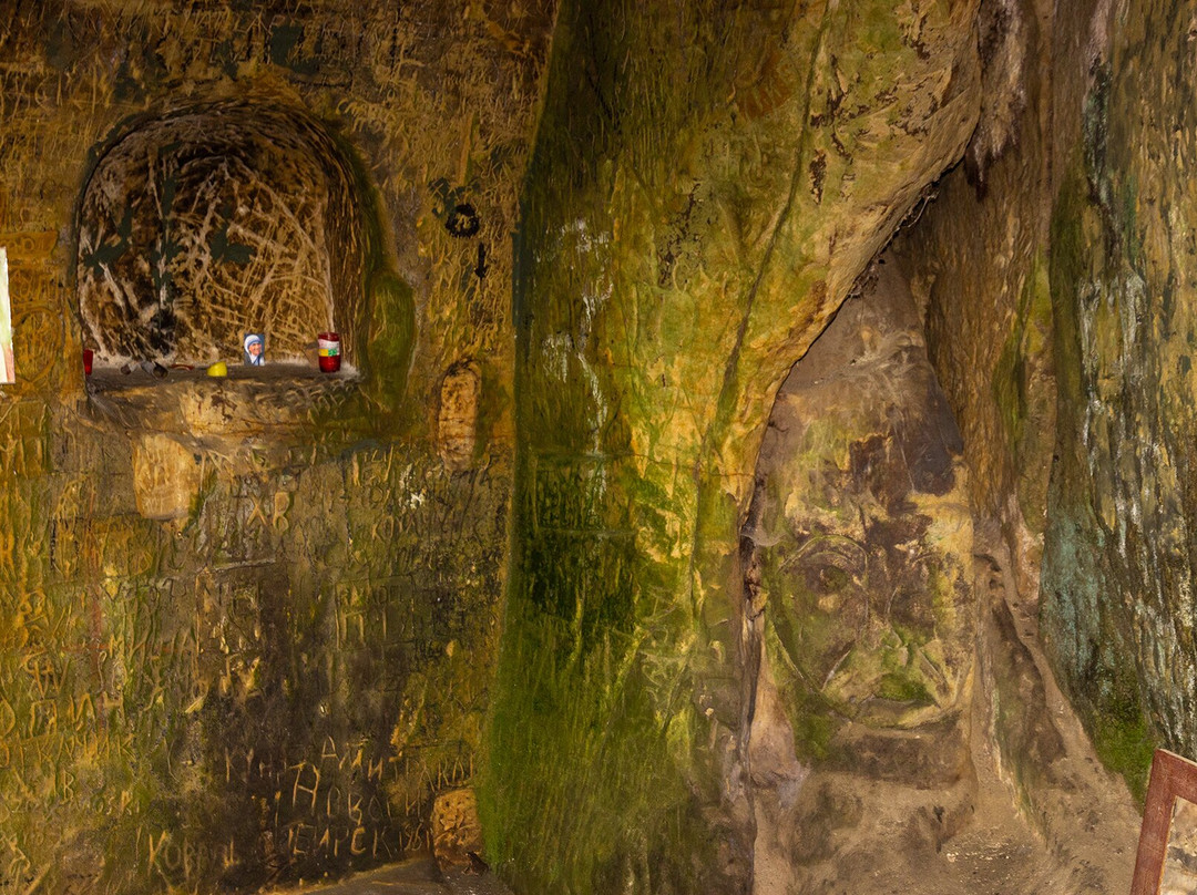 Cave Monastery-Rozhirche必去景点