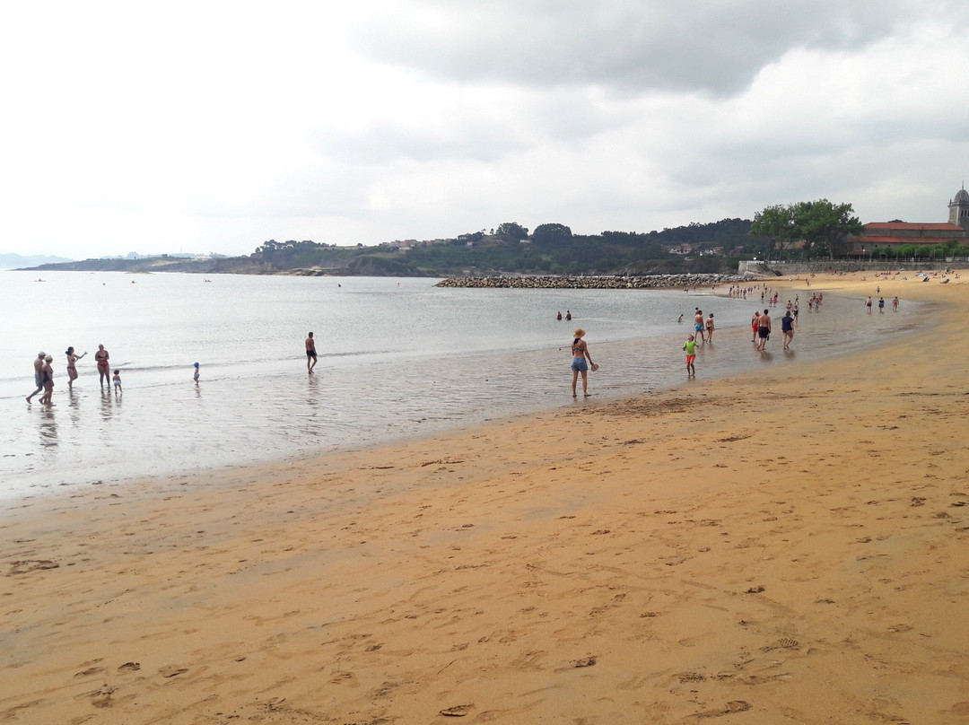 Playa De Luanco景点图片